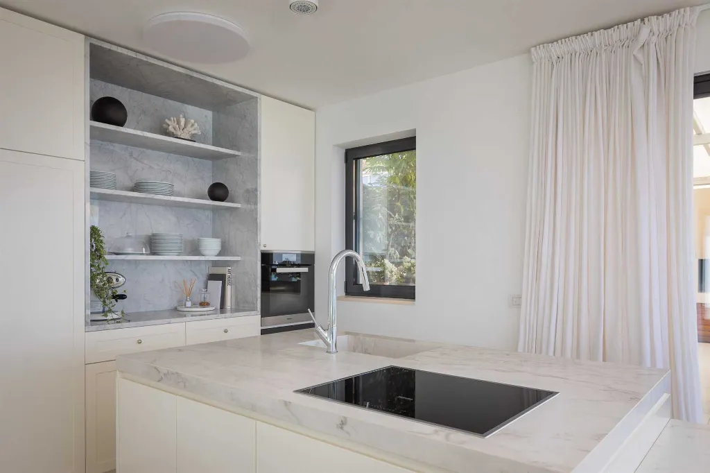 Contemporary Villa Retreat with Pool, Sutivan