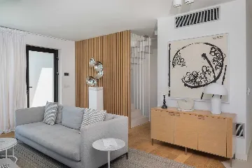 Contemporary Villa Retreat with Pool, Sutivan