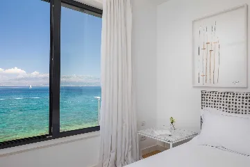 Contemporary Villa Retreat with Pool, Sutivan