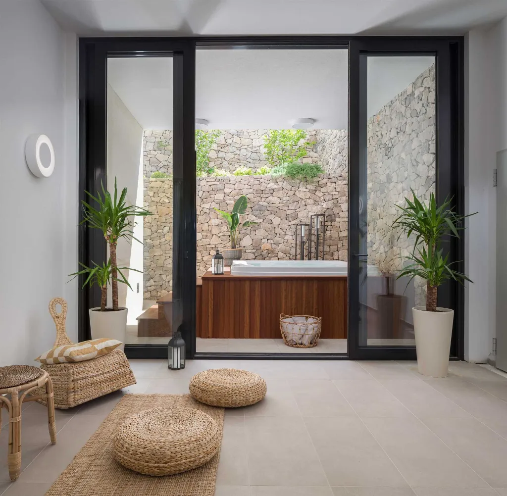Modern 3-Bedroom Villa with Pool in Sutivan