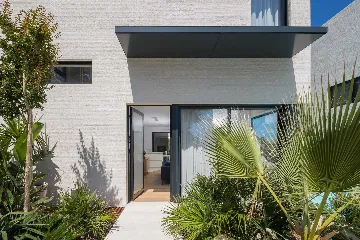 Modern 3-Bedroom Villa with Pool in Sutivan