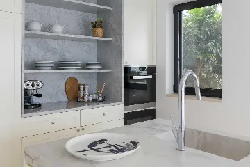 Modern 3-Bedroom Villa with Pool in Sutivan