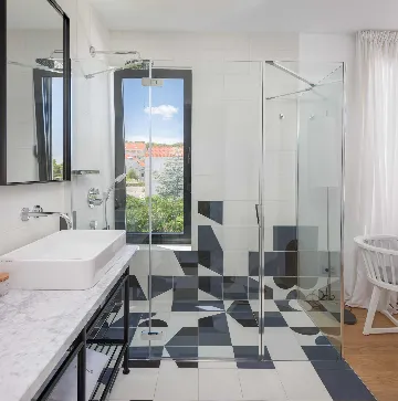 Modern 3-Bedroom Villa with Pool in Sutivan