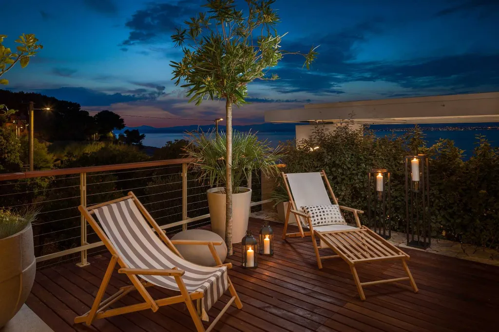 Modern 3-Bedroom Villa with Pool in Sutivan
