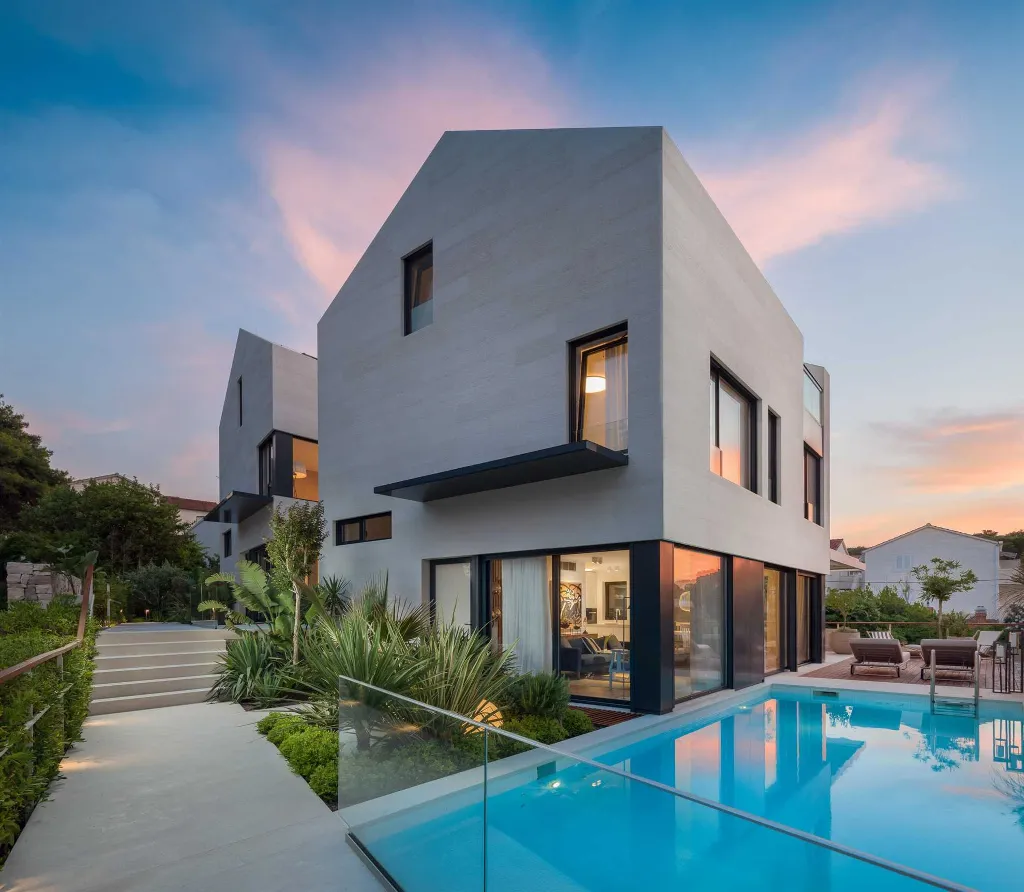 Modern 3-Bedroom Villa with Pool in Sutivan