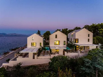 Modern 3-Bedroom Villa with Pool in Sutivan