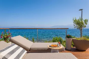 Beachfront Villa Retreat Sutivan With Private Pools