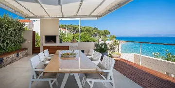 Beachfront Villa Retreat Sutivan With Private Pools