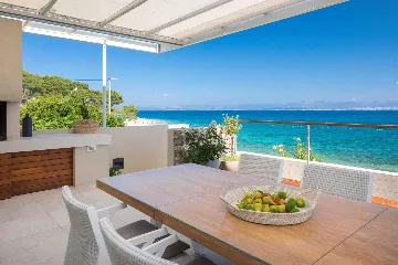 Beachfront Villa Retreat Sutivan With Private Pools