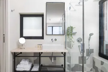 Beachfront Villa Retreat Sutivan With Private Pools