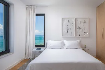 Beachfront Villa Retreat Sutivan With Private Pools