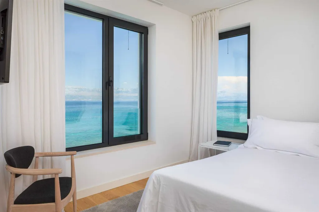 Beachfront Villa Retreat Sutivan With Private Pools