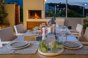 Beachfront Villa Retreat Sutivan With Private Pools