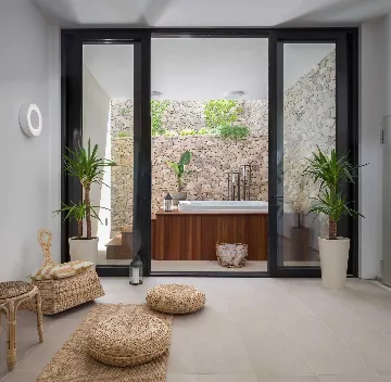 Beachfront Villa Retreat Sutivan With Private Pools