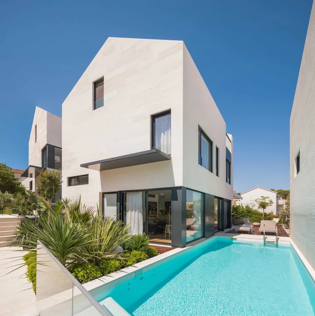Beachfront Villa Retreat Sutivan With Private Pools