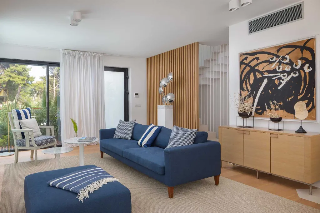 Beachfront Villa Retreat Sutivan With Private Pools