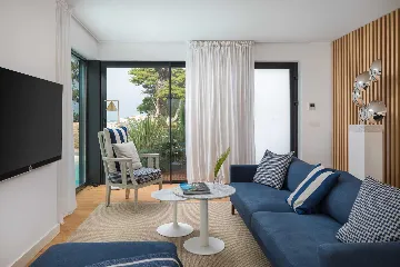 Beachfront Villa Retreat Sutivan With Private Pools