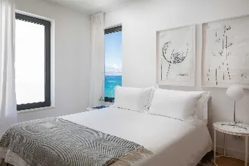 Beachfront Villa Retreat Sutivan With Private Pools