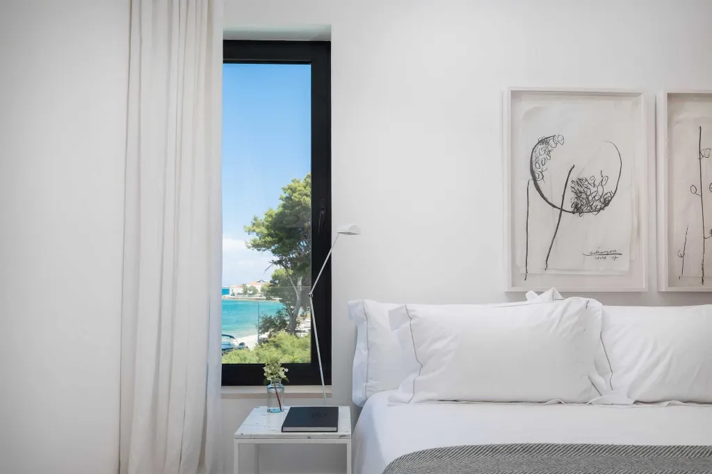 Beachfront Villa Retreat Sutivan With Private Pools