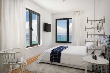 Beachfront Villa Retreat Sutivan With Private Pools