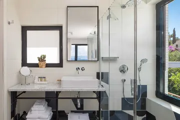 Beachfront Villa Retreat Sutivan With Private Pools