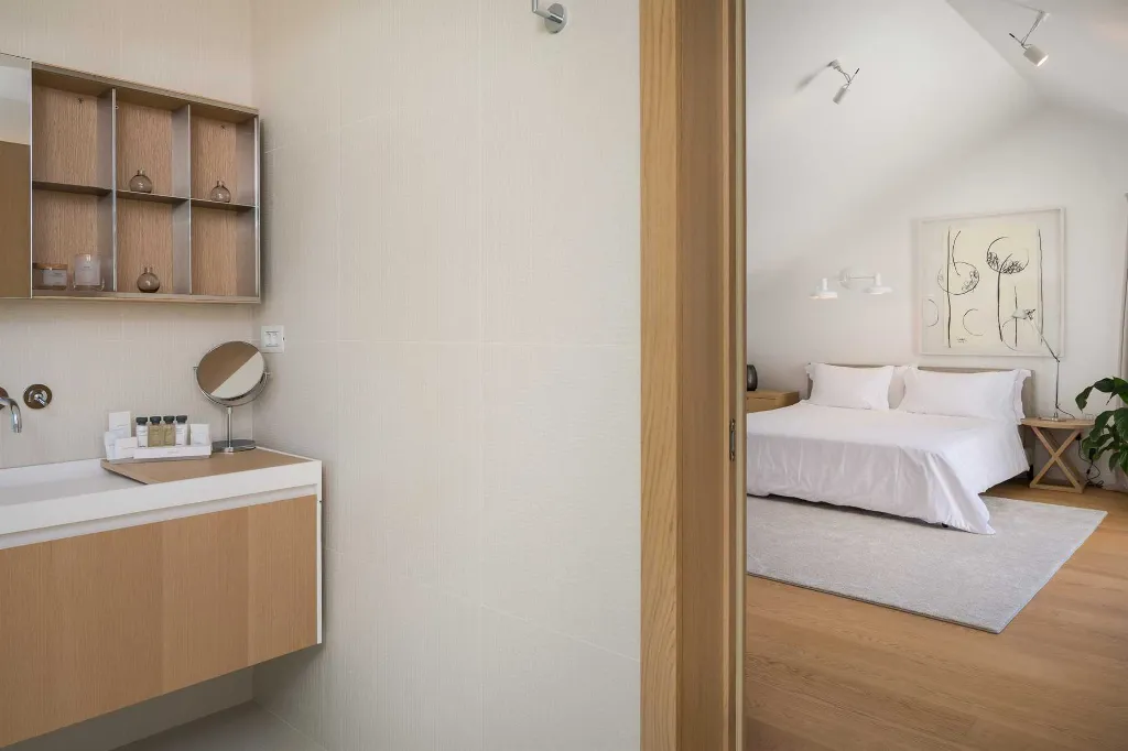 Beachfront Villa Retreat Sutivan With Private Pools