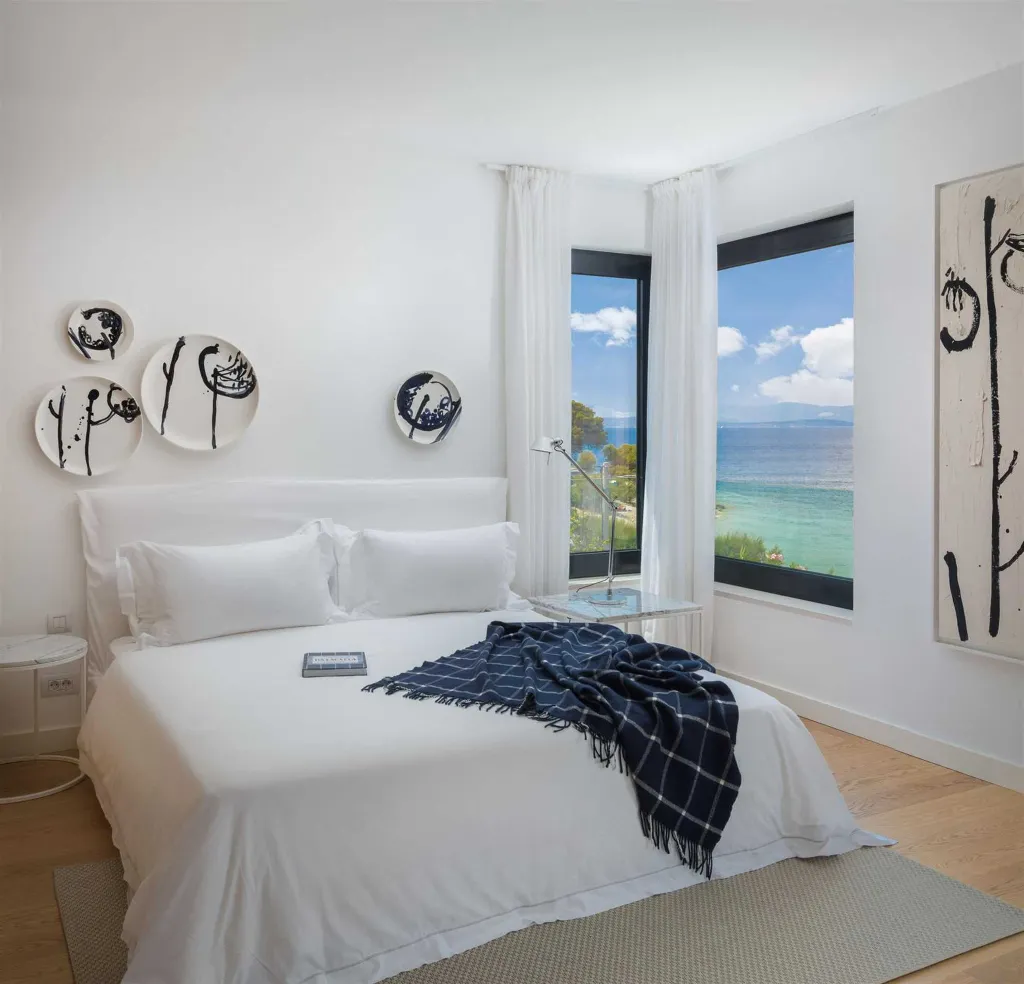 Beachfront Villa Retreat Sutivan With Private Pools