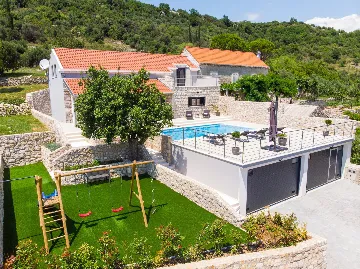 Contemporary 3-Bedroom Villa with Pool in Zaton
