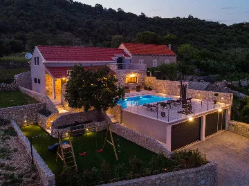 Contemporary 3-Bedroom Villa with Pool in Zaton