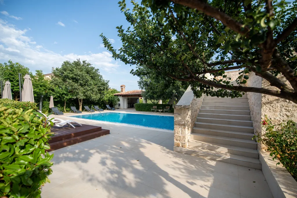 Spacious Family Villa with Pool in Novigrad