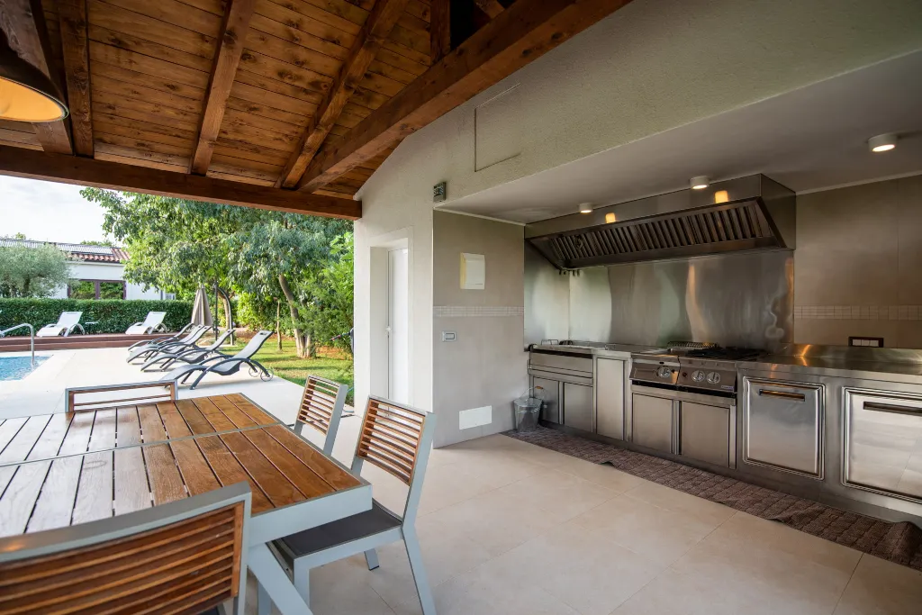 Spacious Family Villa with Pool in Novigrad