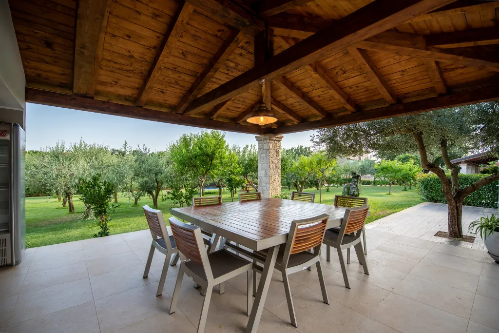 Spacious Family Villa with Pool in Novigrad