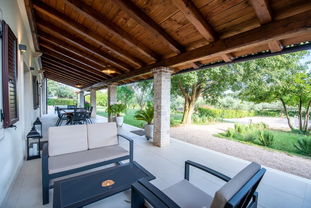 Spacious Family Villa with Pool in Novigrad