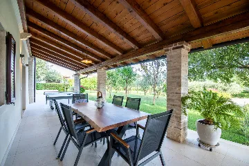 Spacious Family Villa with Pool in Novigrad