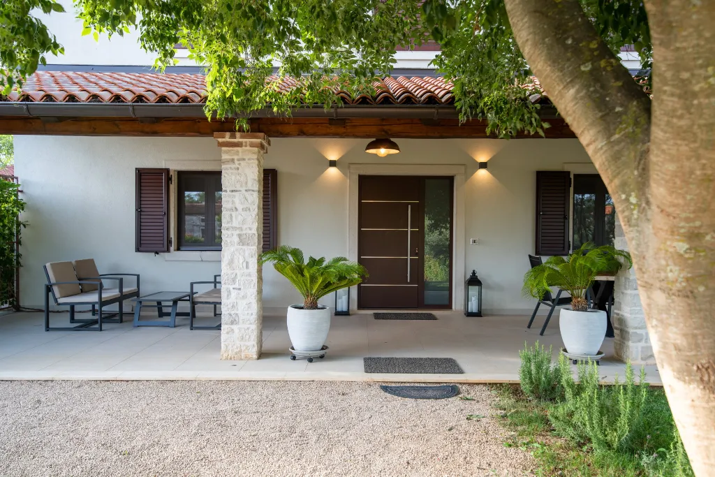 Spacious Family Villa with Pool in Novigrad