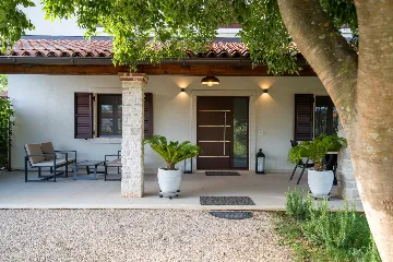 Spacious Family Villa with Pool in Novigrad