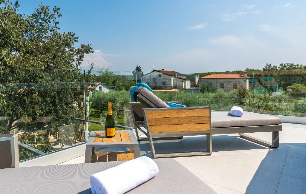 Spacious Family Villa with Pool in Novigrad