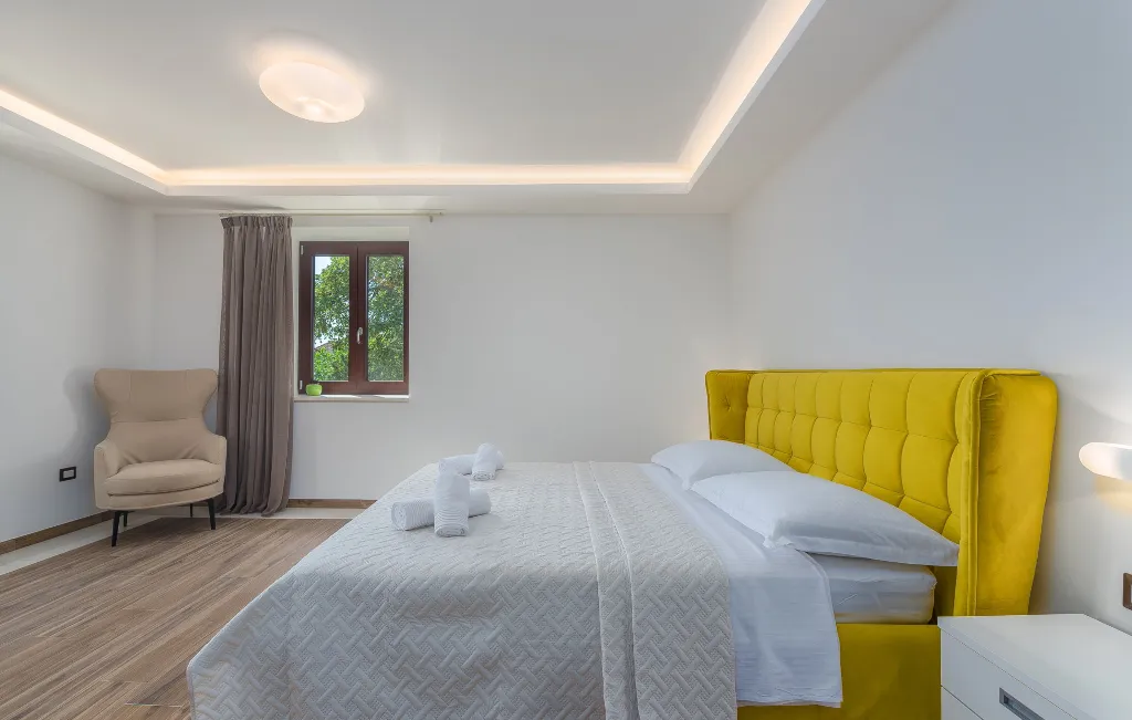 Spacious Family Villa with Pool in Novigrad
