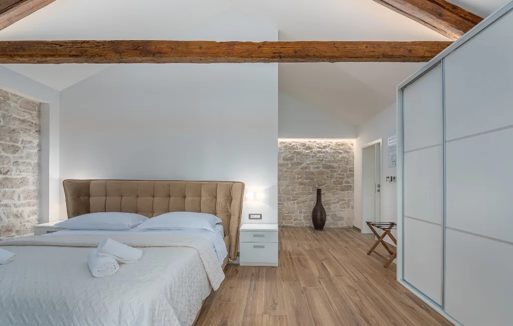 Spacious Family Villa with Pool in Novigrad