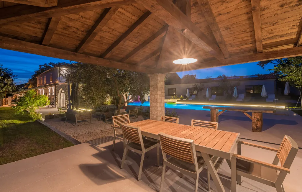 Spacious Family Villa with Pool in Novigrad