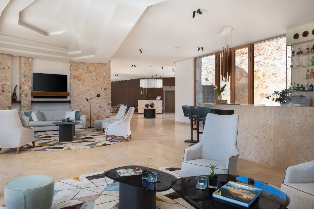 Spacious Seaside Villa with Pool, Dugi Otok