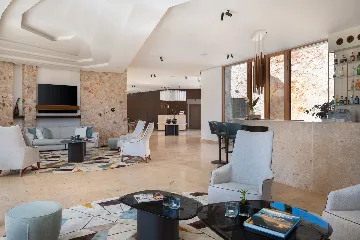 Spacious Seaside Villa with Pool, Dugi Otok