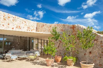 Spacious Seaside Villa with Pool, Dugi Otok