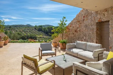 Spacious Seaside Villa with Pool, Dugi Otok