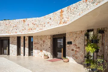 Spacious Seaside Villa with Pool, Dugi Otok