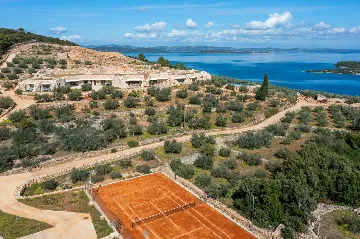 Spacious Seaside Villa with Pool, Dugi Otok