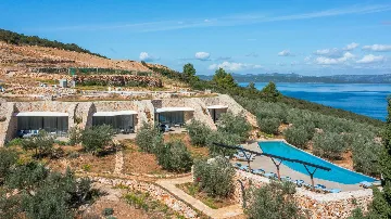 Spacious Seaside Villa with Pool, Dugi Otok