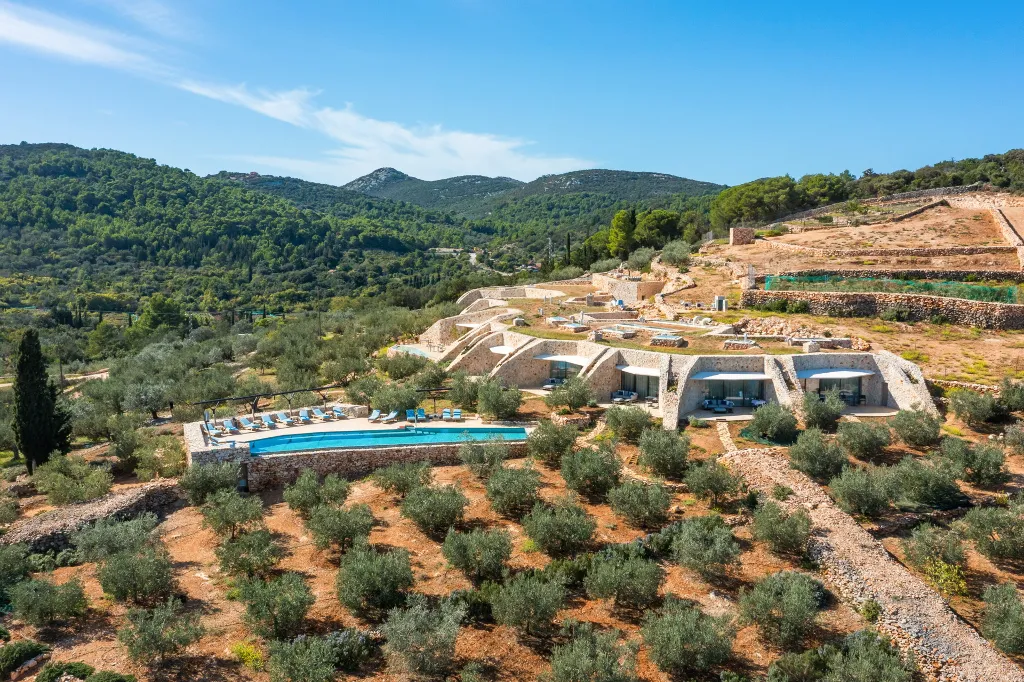 Spacious Seaside Villa with Pool, Dugi Otok