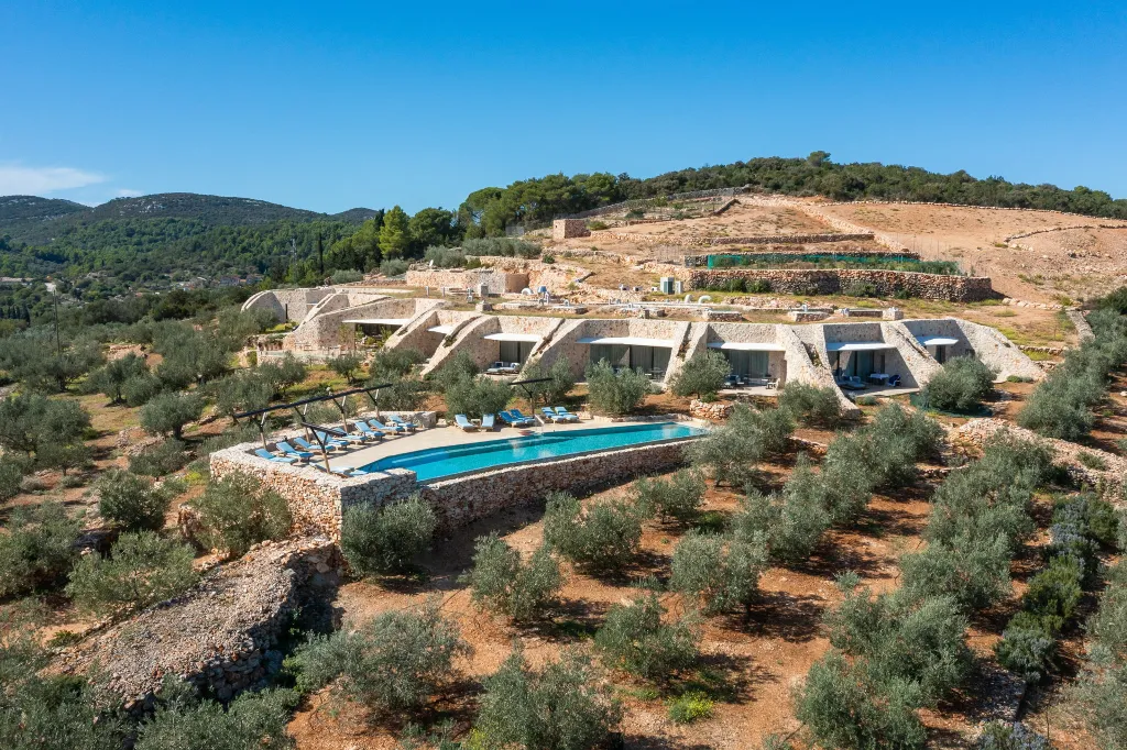 Spacious Seaside Villa with Pool, Dugi Otok
