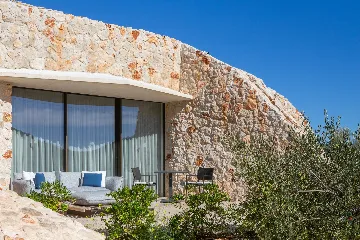 Spacious Seaside Villa with Pool, Dugi Otok